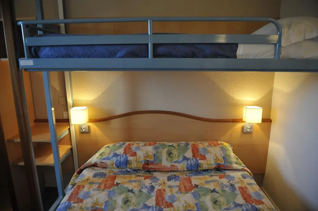 Brit Hotel Essentiel 미요 2*,