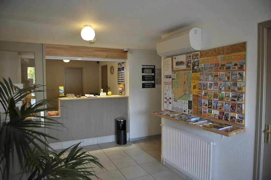 Brit Hotel Essentiel 미요