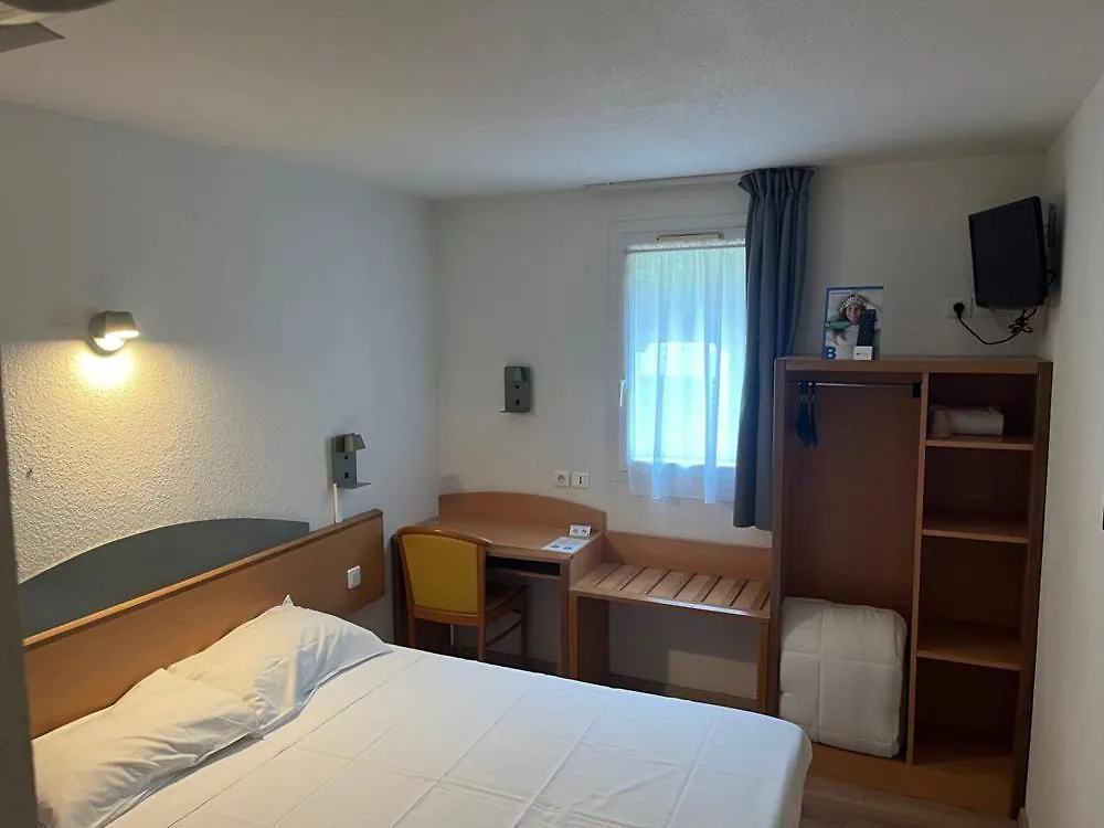 Brit Hotel Essentiel 미요 2*,