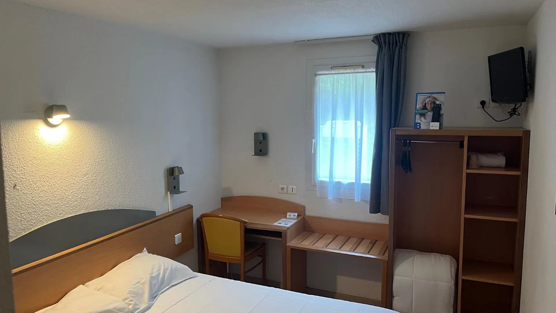**  Brit Hotel Essentiel 미요 프랑스