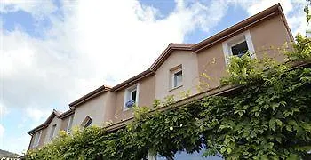 Brit Hotel Essentiel 미요