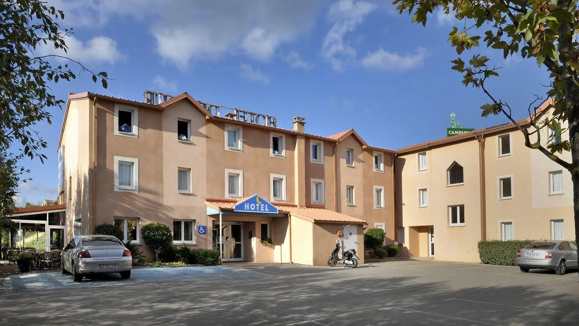 Brit Hotel Essentiel 미요