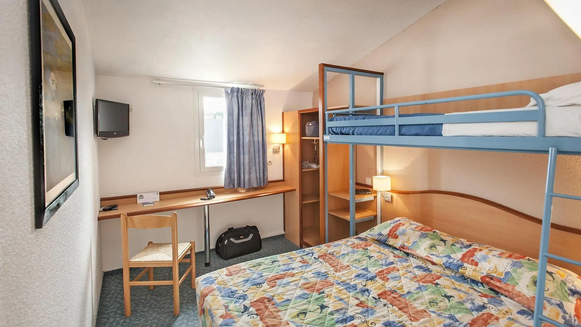 Brit Hotel Essentiel 미요