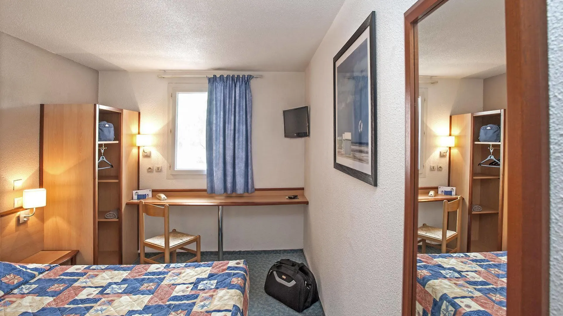 Brit Hotel Essentiel 미요